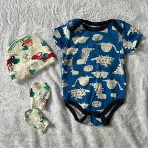 ❄️3/$15 Bundle & Save - Blue Animal Print Baby Onesie, mitts & hat